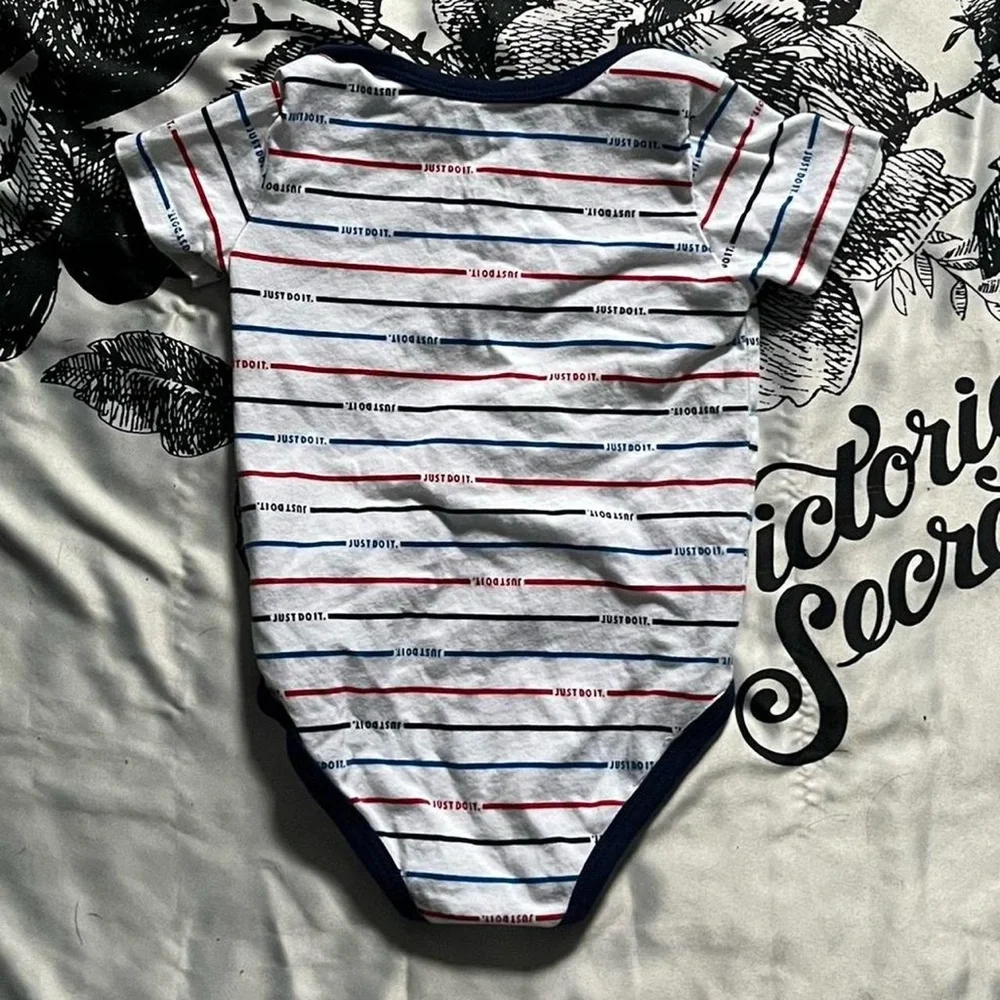 Nike baby boy bodysuit and shorts set - Picture 4 of 8